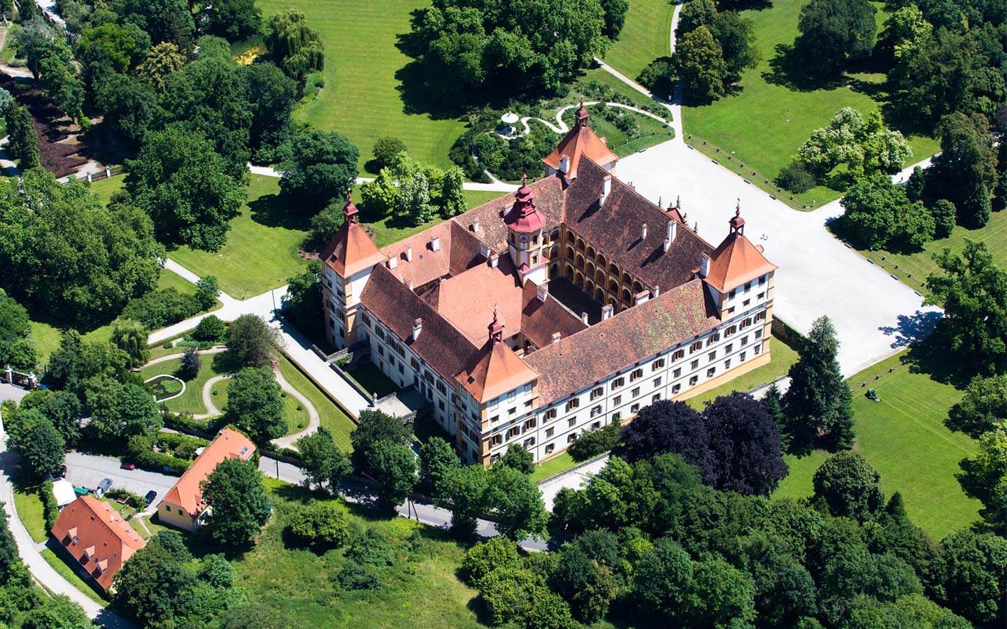 GrossauerHomes_Sightseeing_SchlossEggenberg_GrazTourismus_HarrySchiffer_02